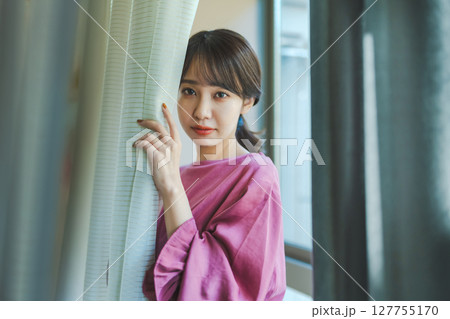 綺麗な女性モデルのポートレート撮影 127755170