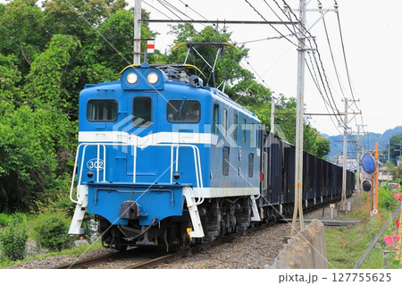 秩父鉄道「電気機関車デキ300型と石灰石貨物列車」 秩父鉄道「電気機関車デキ300型と石灰石貨物列車」 127755625