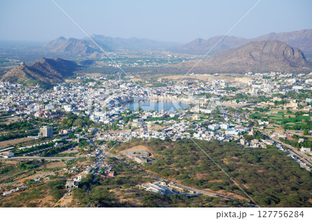 サビットリ山から見たプシュカルのパノラマ風景 127756284