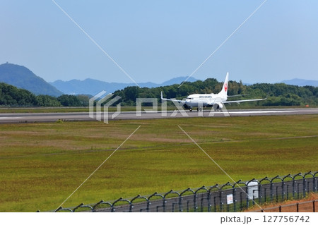 【香川県】離着陸する旅客機、ジェット機（高松空港） 127756742