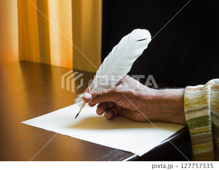 Old hand write letter on the table 127757335