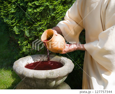 Hands pour water into the pot Hands pour water into the pot 127757344