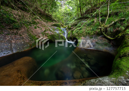 龍鎮神社にある龍鎮の滝（奈良県宇陀市） 127757715
