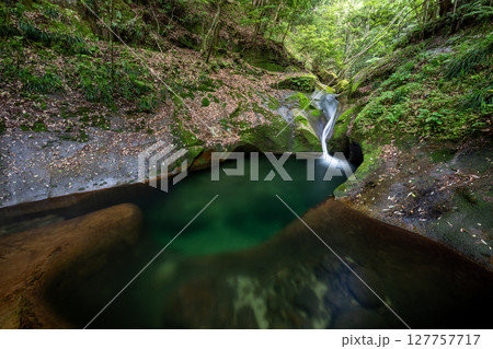 龍鎮神社にある龍鎮の滝(奈良県宇陀市) 龍鎮神社にある龍鎮の滝(奈良県宇陀市) 127757717