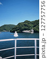 フェリーから眺めた海とカモメ 127757756
