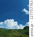 夏の青空と白い雲 127757763