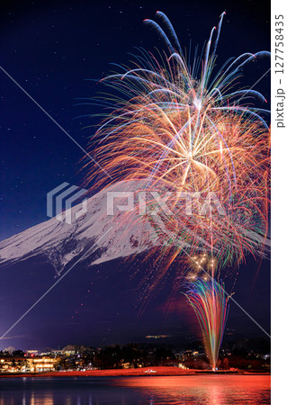 光と影が織りなす富士の夜景 光と影が織りなす富士の夜景 127758435