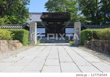 四国霊場第84番札所「屋島寺」本坊の御成門 四国霊場第84番札所「屋島寺」本坊の御成門 127758504