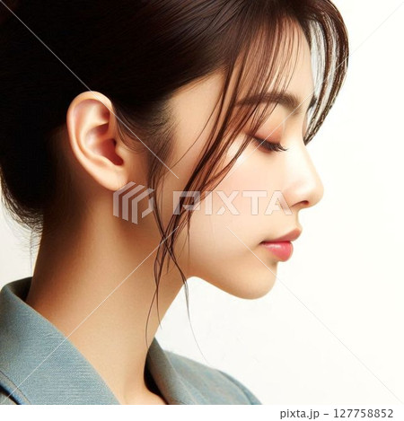 下を向いている女性 127758852