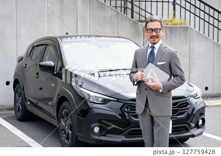 ドライバー ディーラー 車 ドライバー ディーラー 車 127759426