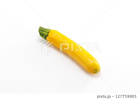 新鮮なズッキーニ 黄色 127759903