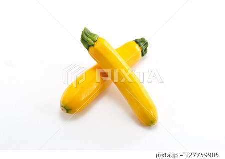 新鮮なズッキーニ 黄色 127759905