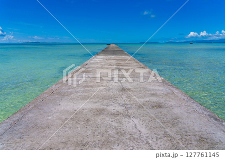 黒島ブルー どこまでも続く伊古桟橋 黒島ブルー どこまでも続く伊古桟橋 127761145