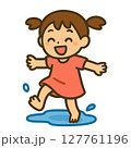 水遊びする女の子 127761196