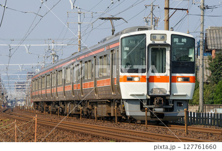 カーブを通過する311系電車 カーブを通過する311系電車 127761660