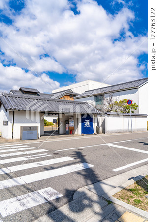 灘五郷の西宮郷に位置する酒造メーカー辰馬本家酒造 白鹿記念酒造博物館(酒蔵館)日本酒をテーマの博物館 灘五郷の西宮郷に位置する酒造メーカー辰馬本家酒造 白鹿記念酒造博物館(酒蔵館)日本酒をテーマの博物館 127763122