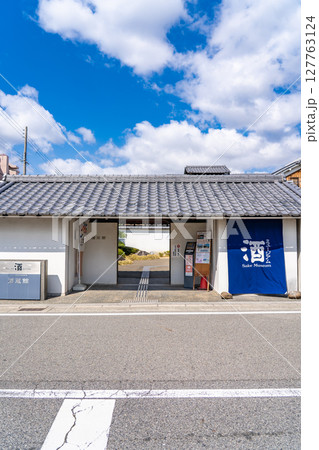 灘五郷の西宮郷に位置する酒造メーカー辰馬本家酒造 白鹿記念酒造博物館(酒蔵館)日本酒をテーマの博物館 灘五郷の西宮郷に位置する酒造メーカー辰馬本家酒造 白鹿記念酒造博物館(酒蔵館)日本酒をテーマの博物館 127763124