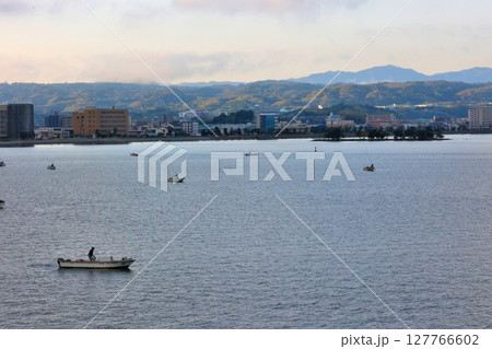 宍道湖　早朝のシジミ漁 127766602