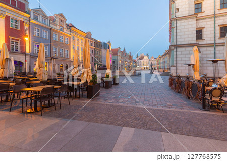 Old Market Square houses at dawn in Poznan Poland Old Market Square houses at dawn in Poznan Poland 127768575