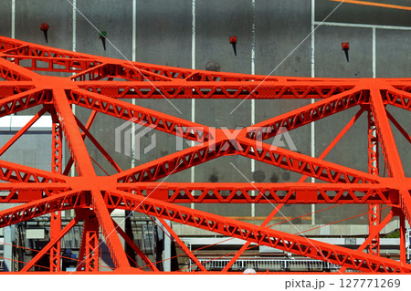 東京タワーの鉄骨構造のクローズアップ写真 東京タワーの鉄骨構造のクローズアップ写真 127771269