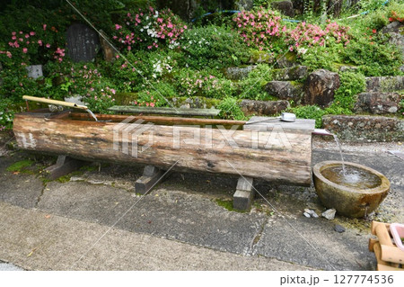 【大桑村 旧中山道 水舟の里「須原宿」定勝寺門前上の水舟】 【大桑村 旧中山道 水舟の里「須原宿」定勝寺門前上の水舟】 127774536