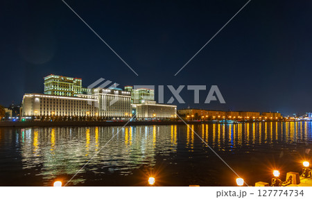 Night view of the Ministry of Defence of Russian Federation, and Moscow river embankment 127774734