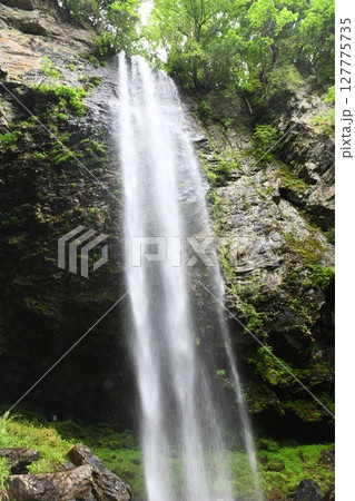 【王滝村　御嶽山登拝者の水行場「新滝」】 127775735