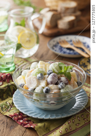 フルーツヨーグルトサラダ 127775805