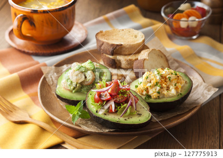 アボカドサラダ 127775913