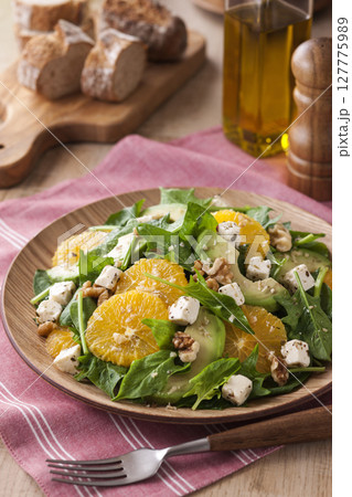 オレンジとサラダほうれん草のサラダ 127775989
