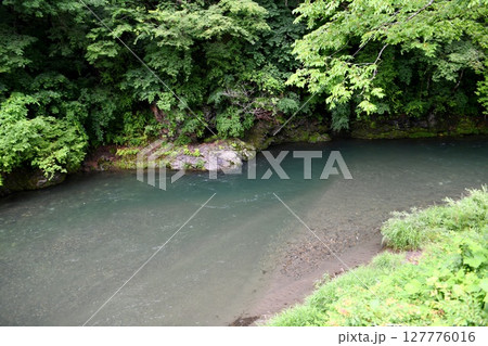 【木曽町 木曽川の水流が巴状に渦巻く「巴渕」】 【木曽町 木曽川の水流が巴状に渦巻く「巴渕」】 127776016