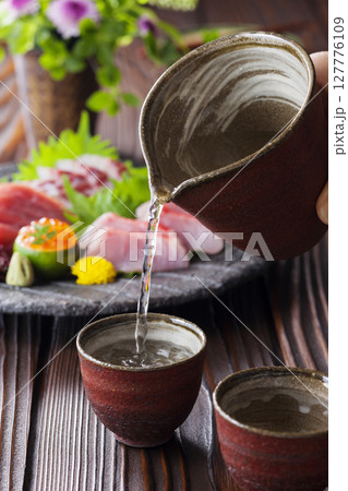 日本酒とお刺身4点盛り 日本酒とお刺身4点盛り 127776109