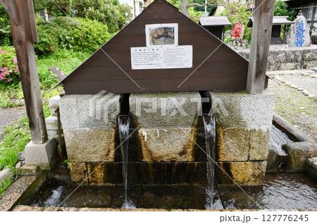 【塩尻市　木曽路十一宿の最北端の宿場　旧中山道「贄川宿」水場】 127776245