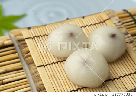 瑞々しい葛饅頭 瑞々しい水まんじゅう 瑞々しい葛饅頭 瑞々しい水まんじゅう 127777330