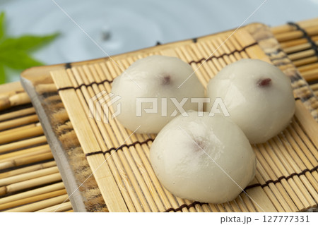 瑞々しい葛饅頭　瑞々しい水まんじゅう 127777331