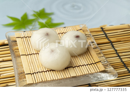 瑞々しい葛饅頭　瑞々しい水まんじゅう 127777335
