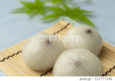 瑞々しい葛饅頭　瑞々しい水まんじゅう 127777340