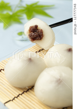 瑞々しい葛饅頭　瑞々しい水まんじゅう 127777348