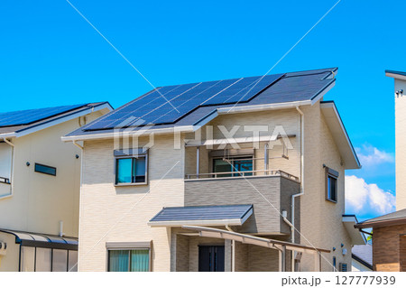 ソーラー発電の再エネ住宅 ソーラー発電の再エネ住宅 127777939