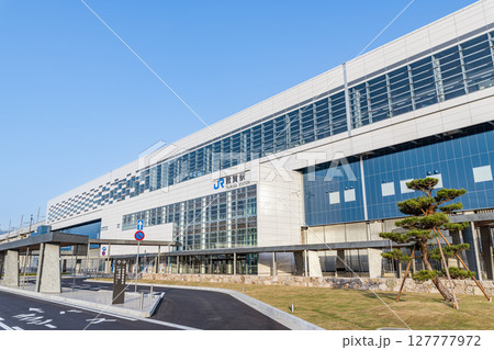 福井県敦賀市 晴天のJR敦賀駅(東口) 福井県敦賀市 晴天のJR敦賀駅(東口) 127777972