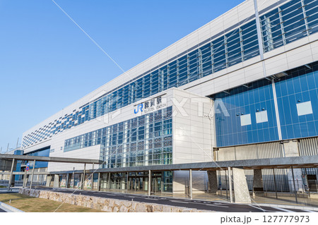 福井県敦賀市 晴天のJR敦賀駅(東口) 福井県敦賀市 晴天のJR敦賀駅(東口) 127777973