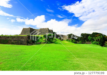 【沖縄県】晴天の中城城跡（三の郭） 127779199