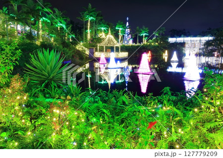 【沖縄県】東南植物楽園の南国イルミネーション（美らヤシパークオキナワ） 127779209