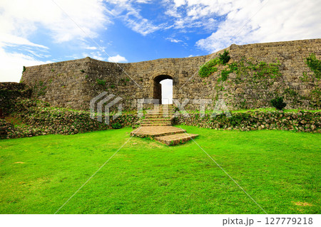 【沖縄県】晴天の中城城跡（二の郭） 127779218