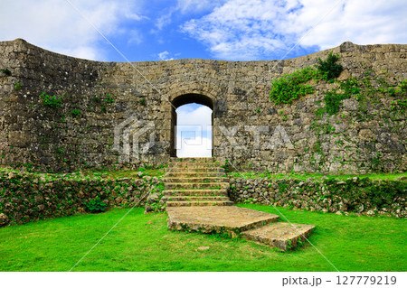 【沖縄県】晴天の中城城跡（二の郭） 127779219