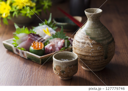 日本酒とお刺身4点盛り 日本酒とお刺身4点盛り 127779746