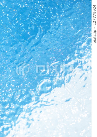 キラキラ水面　夏色のイメージ 127779924