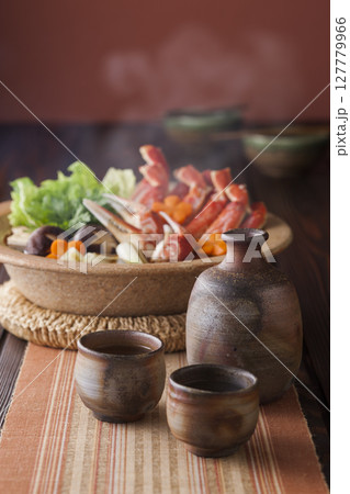 日本酒と蟹鍋 127779966