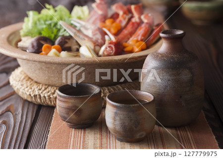 日本酒と蟹鍋 127779975