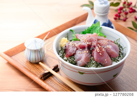 かつお丼 （ 新鮮な生鰹の丼 ）海鮮丼 127780208